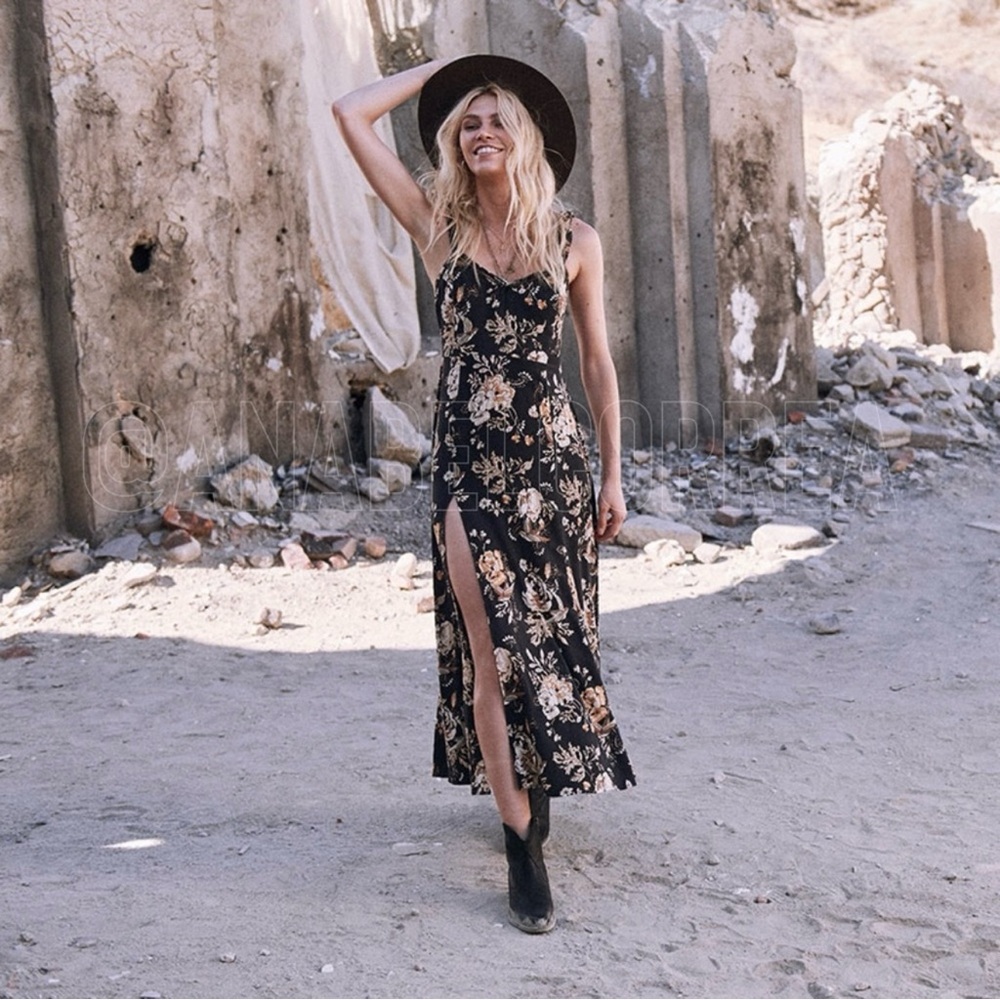 On Hold- Spell Rosa dress - Picture 2 of 14